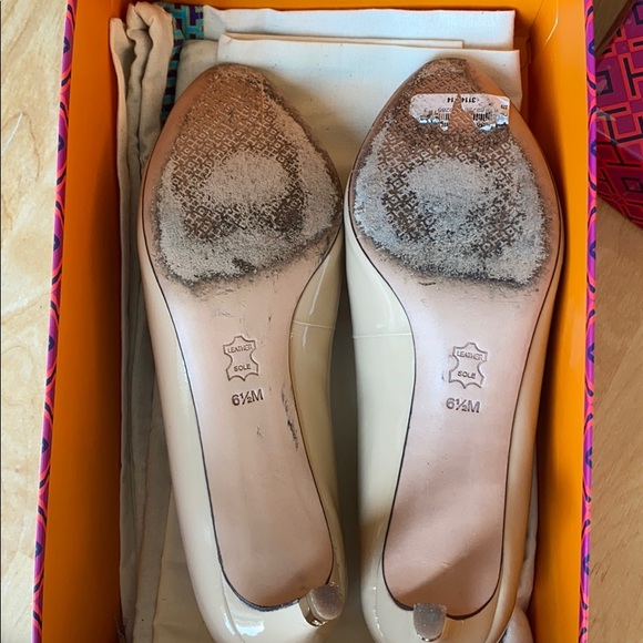 Beige Tory Burch Patent Leather Pump worn once - Picture 8 of 9